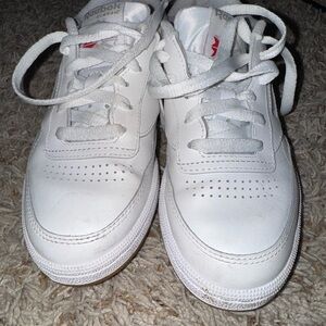 Reebok women White Sneakers 6.5
